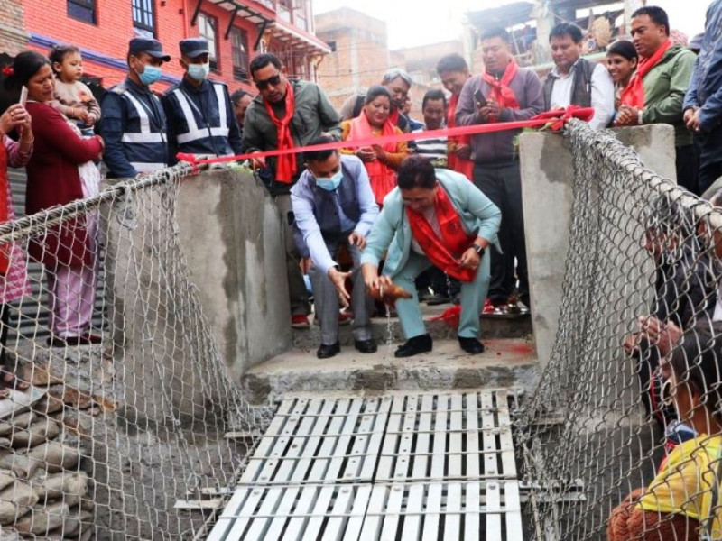ऊर्जामन्त्री भुसालद्वारा कार्यविनायक र मच्छिन्द्रबहाल जोड्ने झोलुङ्गे पुल उद्‌घाटन